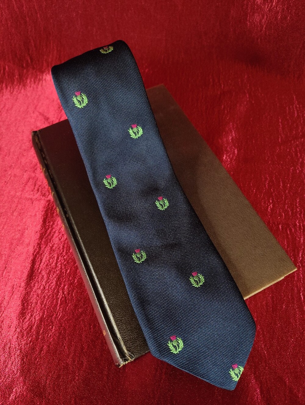 Vintage 1990s Hortex Navy Scotch Thistle Diagonal Stripe Narrow 2.75" Necktie
